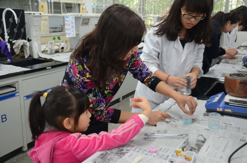 中山大学化学与化学工程学院第十五届化学节实验楼开放日校友活动花絮