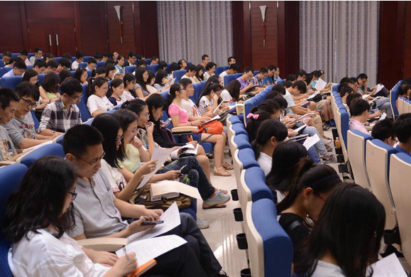 学院结合“严以律己”专题开展纪律教育学习月系列活动