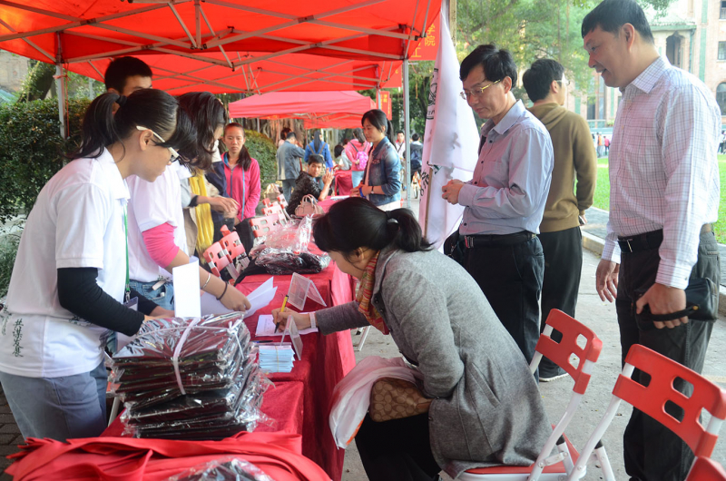 芳草有情，岁月如歌