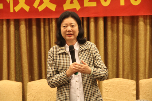 六十春秋再聚首，共叙年会欢乐多 