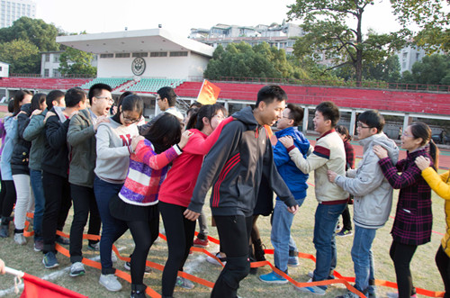化学与化学工程学院党委举行“团结一致向前进”主题党日活动