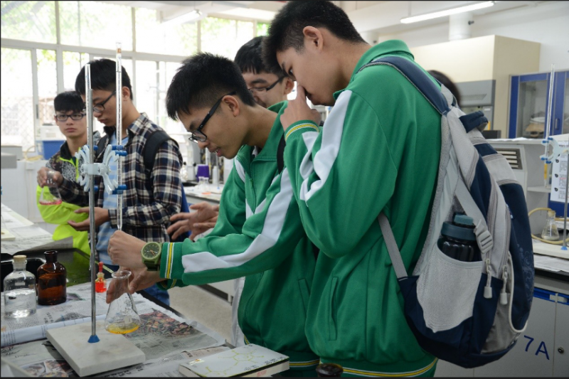 探化学奥秘　筑科研梦想——中山大学化学与化学工程学院第十五届化学节隆重开幕 