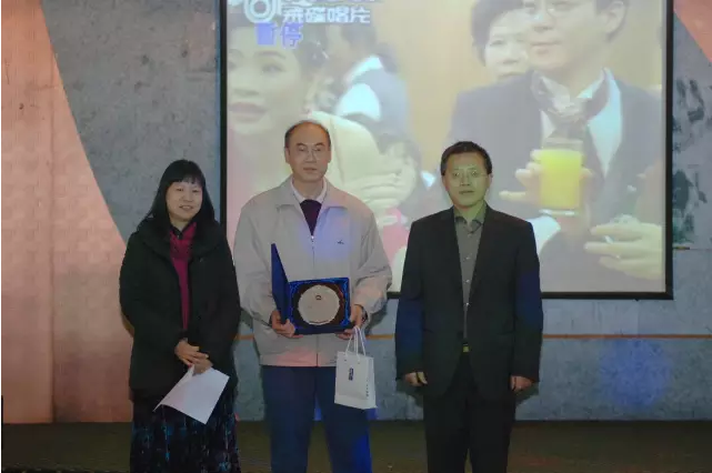 余小岚老师荣获学院三十周年服务奖