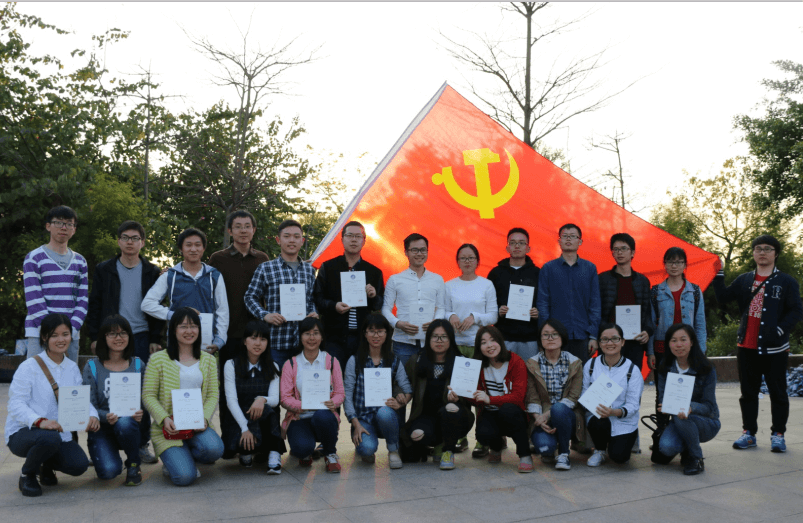 我院党委组织2015级研究生部党支部举行“两学一做”学习教育支部组织生活