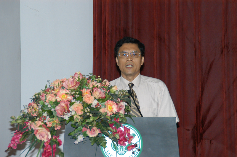 4中山大学化学院党委书记黄乐览研究员进行总结讲话