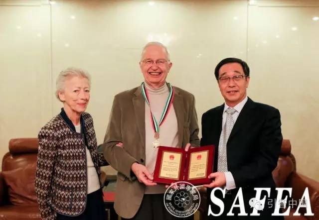 中山大学莱恩功能材料研究所名誉所长马里•莱恩荣获2015年度中国政府友谊奖 