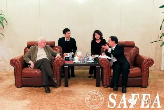 中山大学莱恩功能材料研究所名誉所长马里•莱恩荣获2015年度中国政府友谊奖 