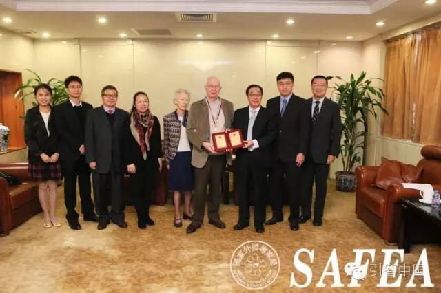 中山大学莱恩功能材料研究所名誉所长马里•莱恩荣获2015年度中国政府友谊奖 