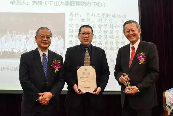 我校举行第四届“芙兰奖”颁奖典礼