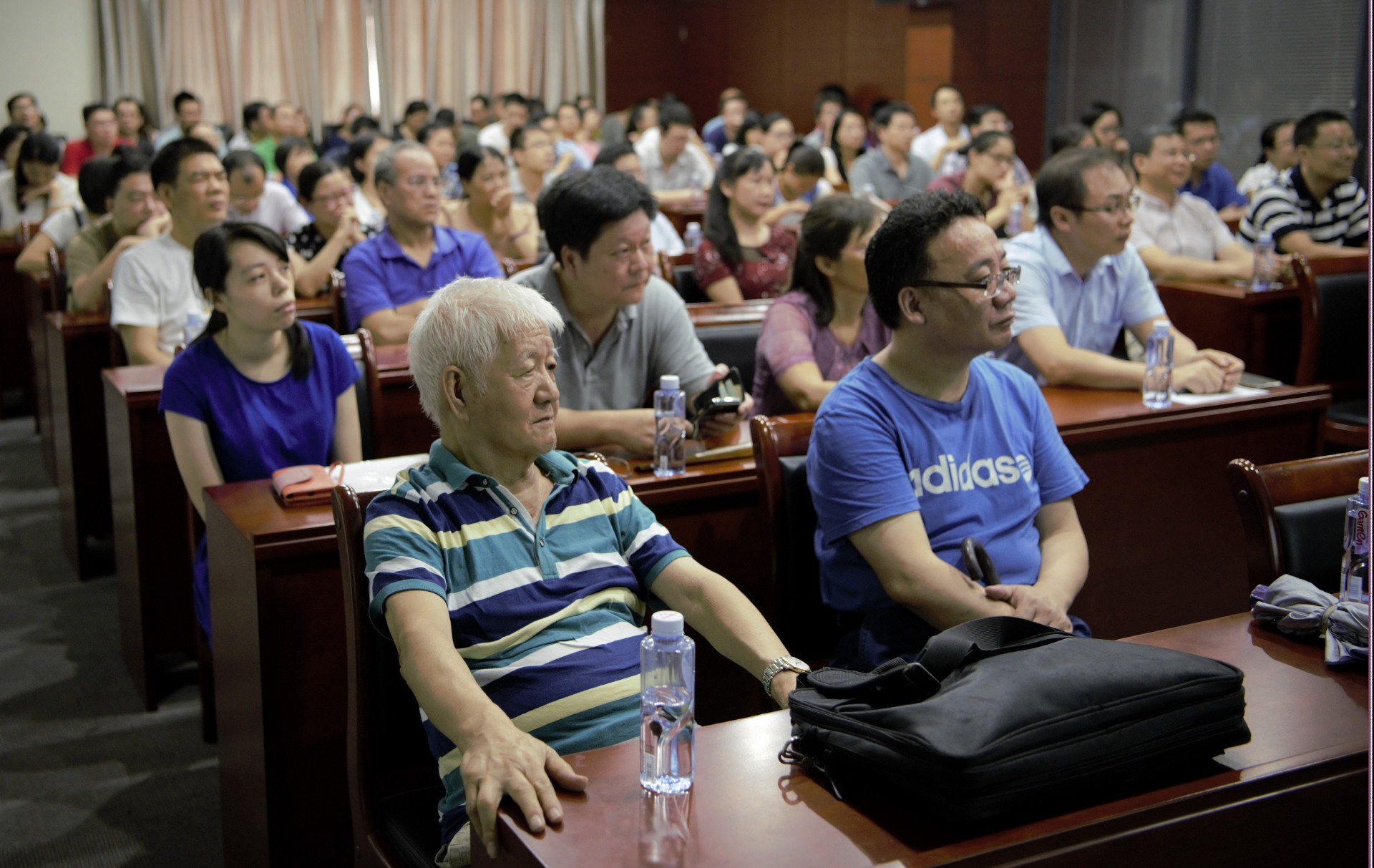 304永利召开教工党员大会传达中央巡视组专项巡视反馈意见并宣传学习黄大年同志先进事迹