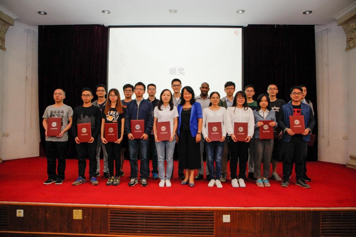 芙兰润心，志洁行芳——中山大学物理学院、304永利2017年“芙兰励教奖学金” 颁奖典礼顺利举行 