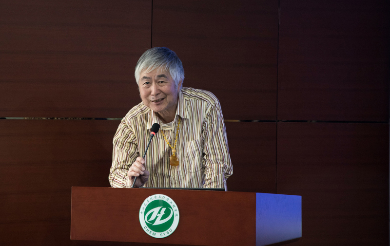 共忆往昔事，聚首情意浓