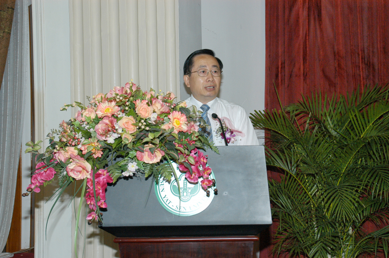 2中山大学党委书记郑德涛教授在开幕式上致辞