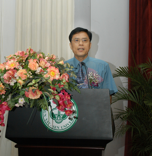 5中山大学化学院党委书记黄乐览研究员主持开幕式